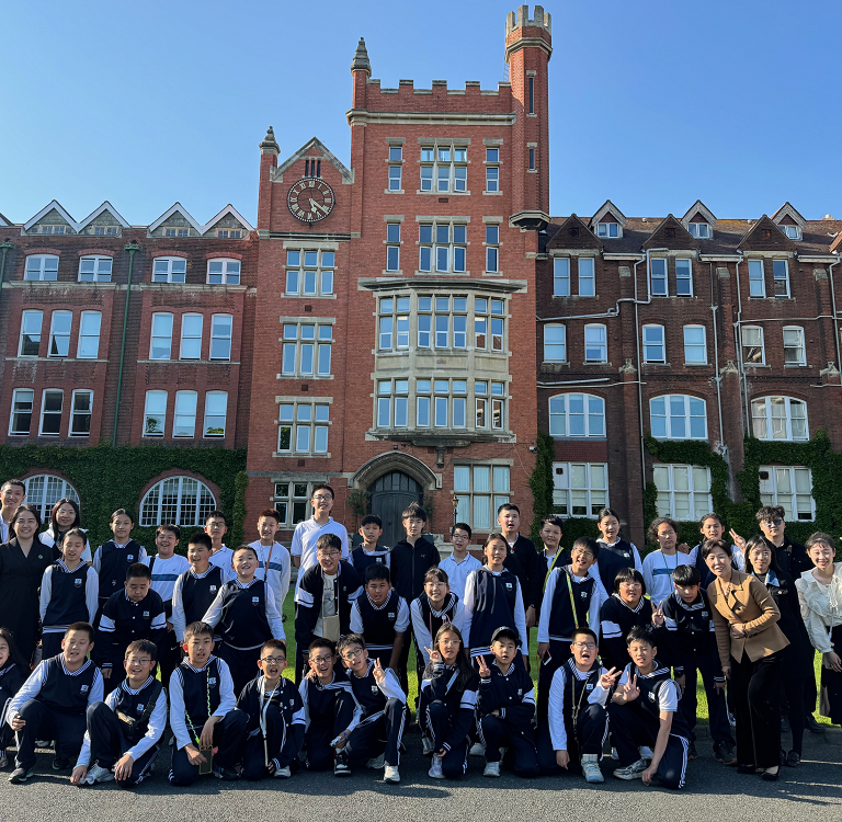 Chaoyang Students standing in front of St Lawrence College